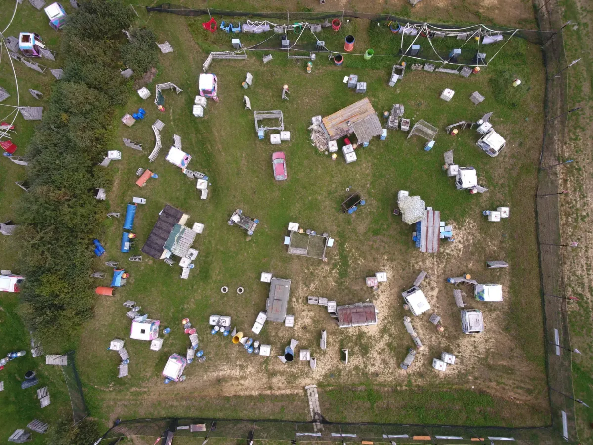 Pole paintballowe widok z drona